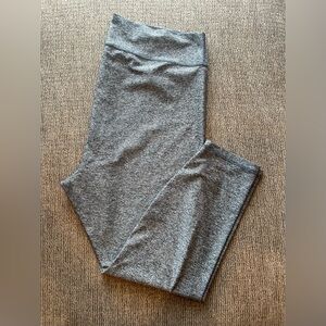NWOT Old Navy Cloud+ 7/8 Leggings